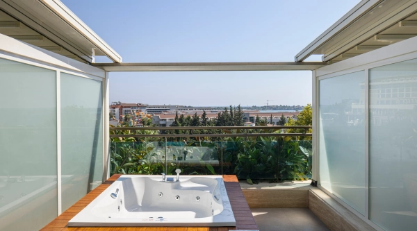 Deluxe Jakuzili Teras Oda